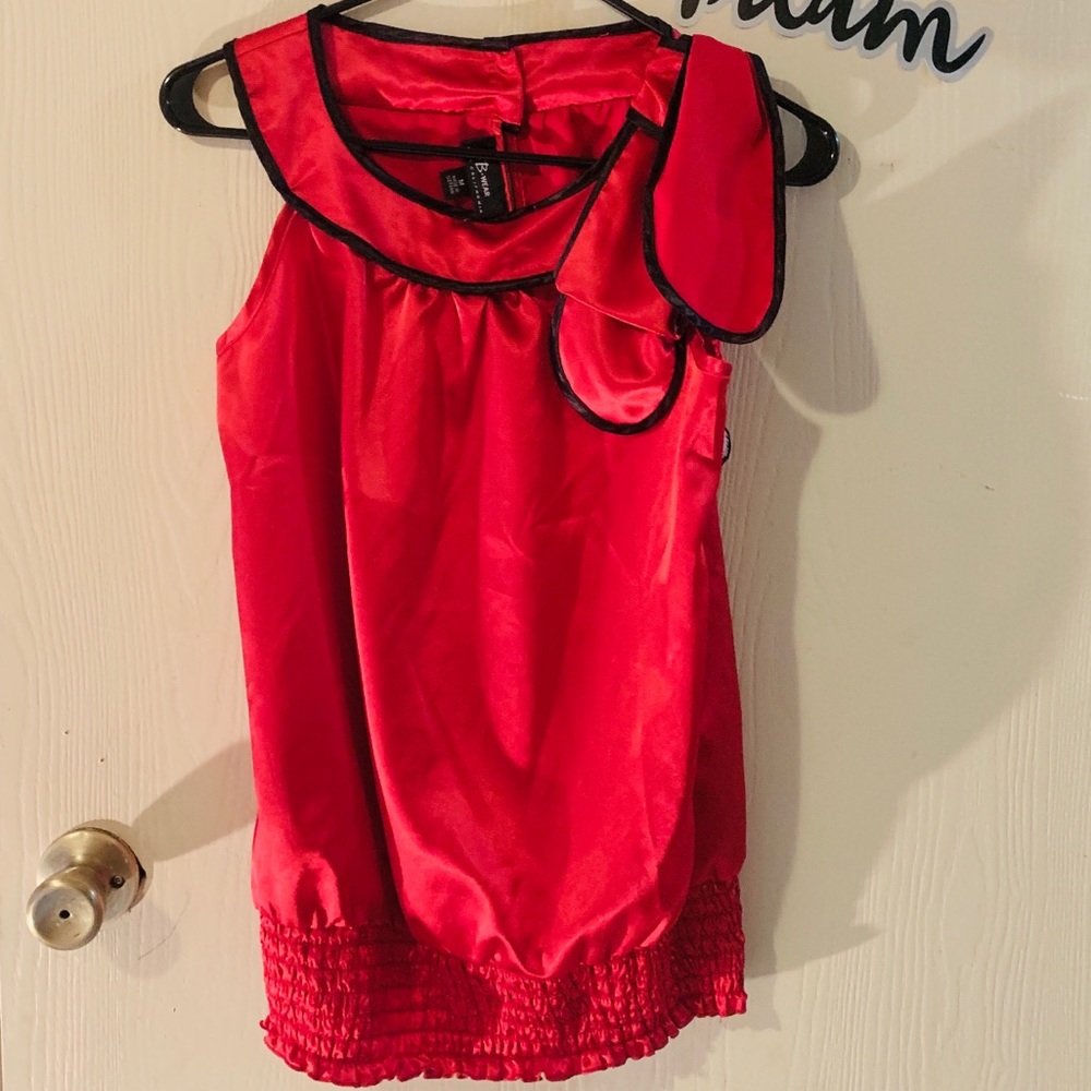 Red satiny top Size M